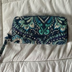 Vera Bradley zipper wallet